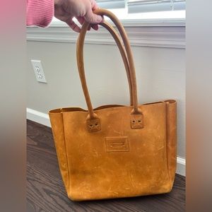 Like New Parker Clay Merkato Signature tote bag. Used only a handful of times.